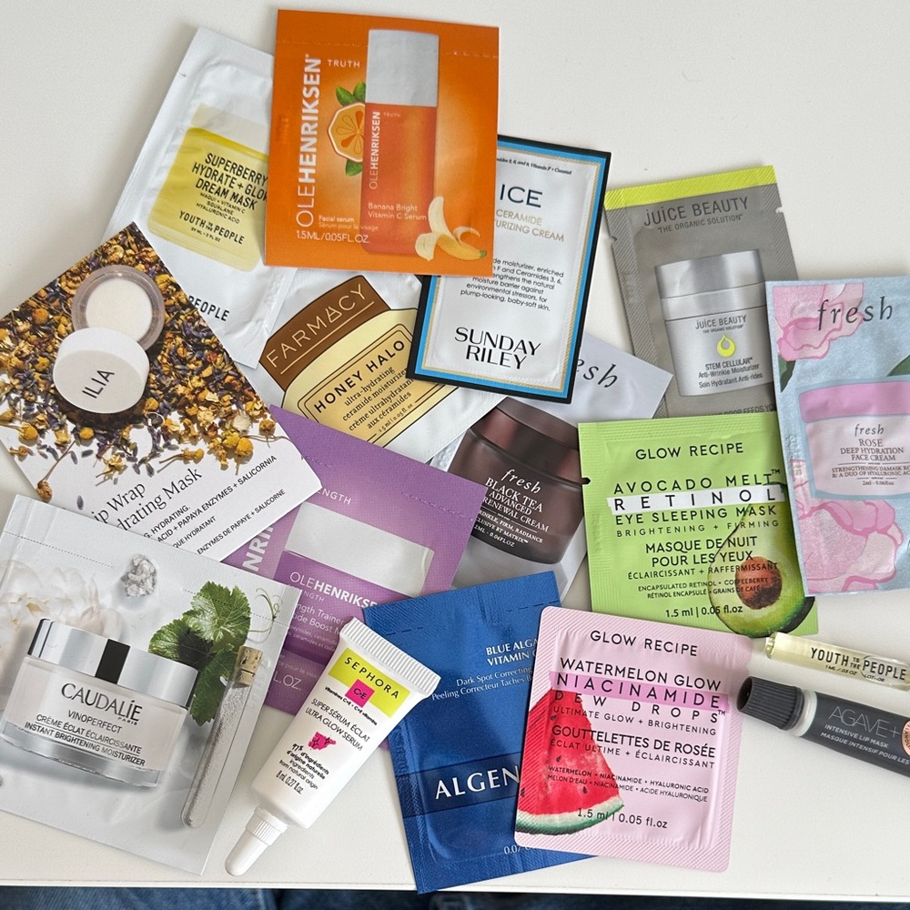 Skincare sample set - Picture 1 of 3